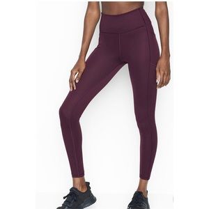 VICTORIA'S SECRET
Essential Pocket Legging Size 4 or XS/S Color Wine